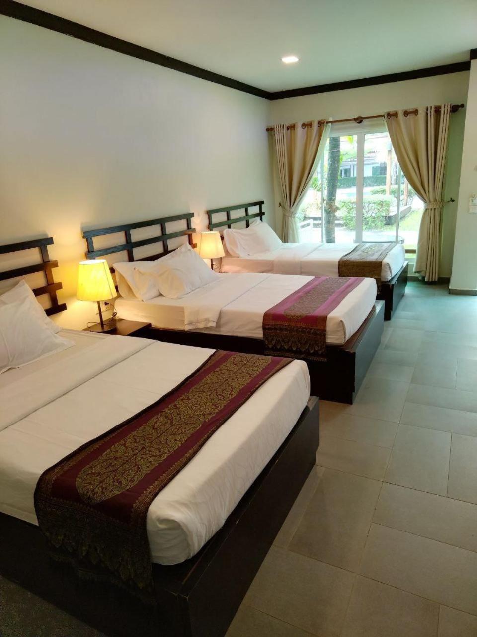 Twin Palms Resort