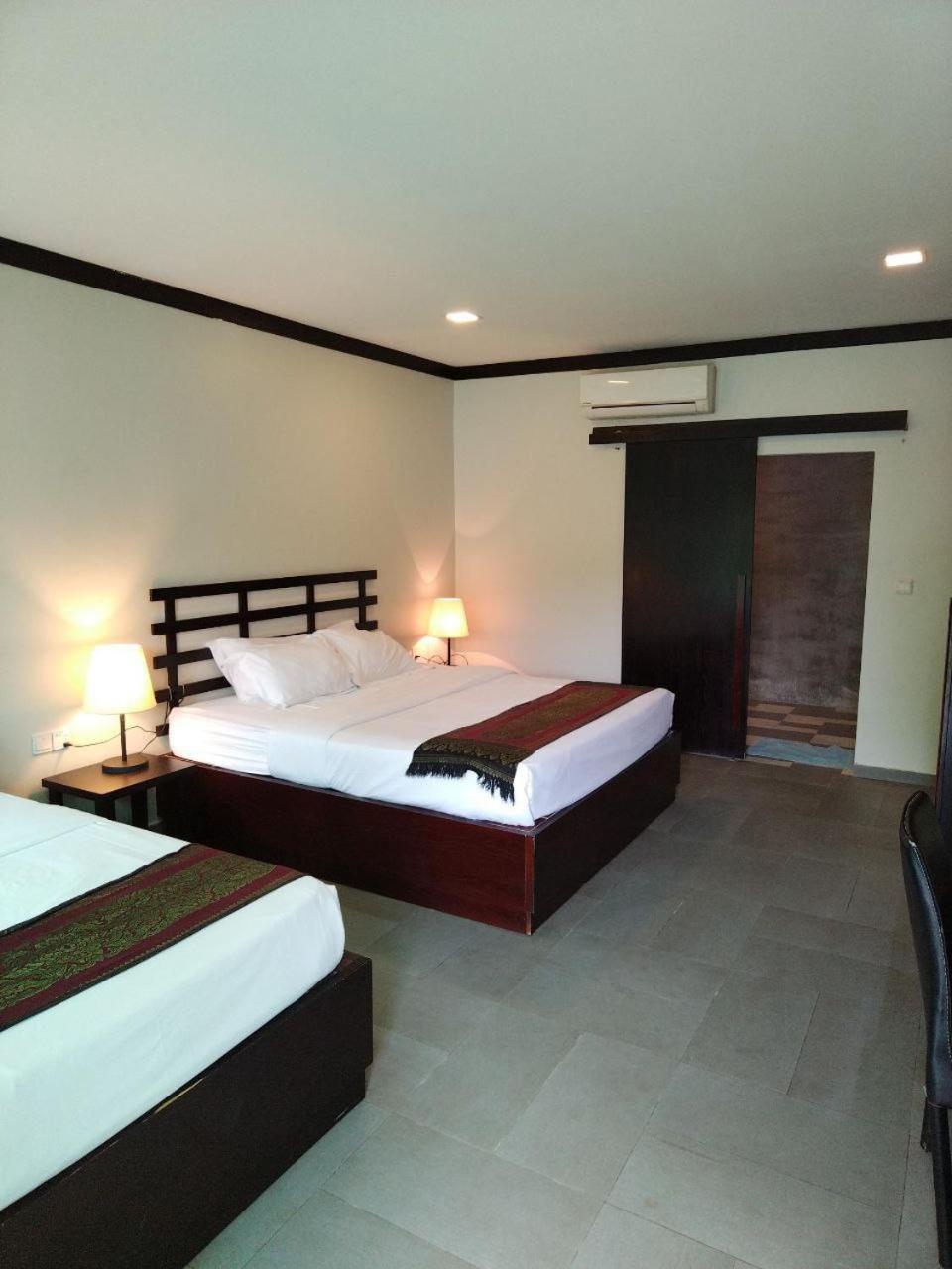 Twin Palms Resort