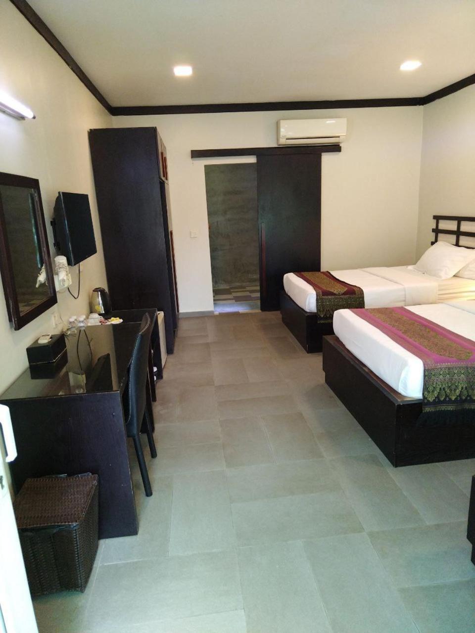 Twin Palms Resort