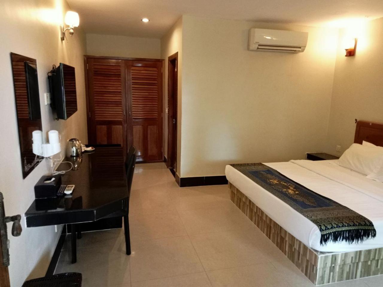 Twin Palms Resort