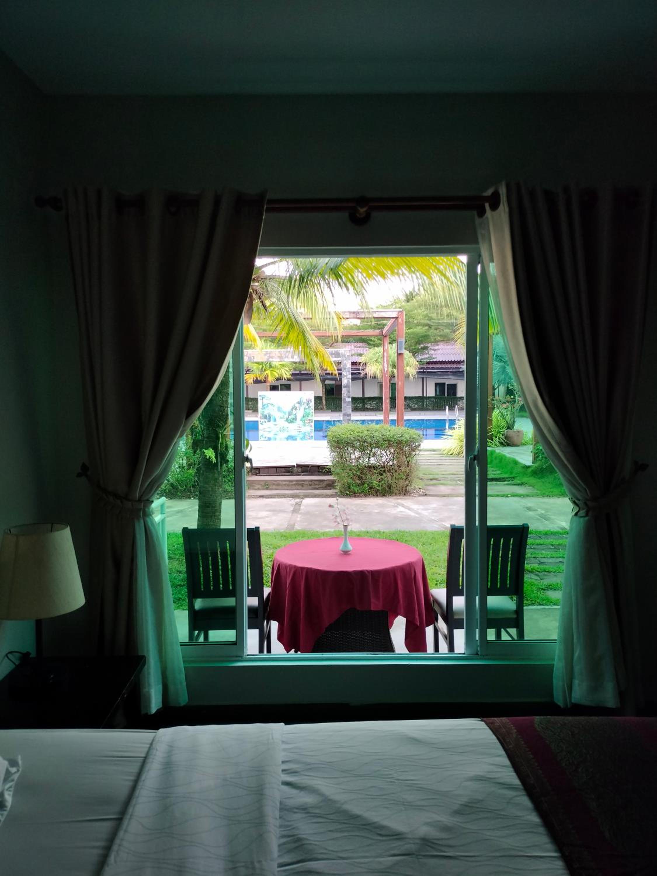 Twin Palms Resort