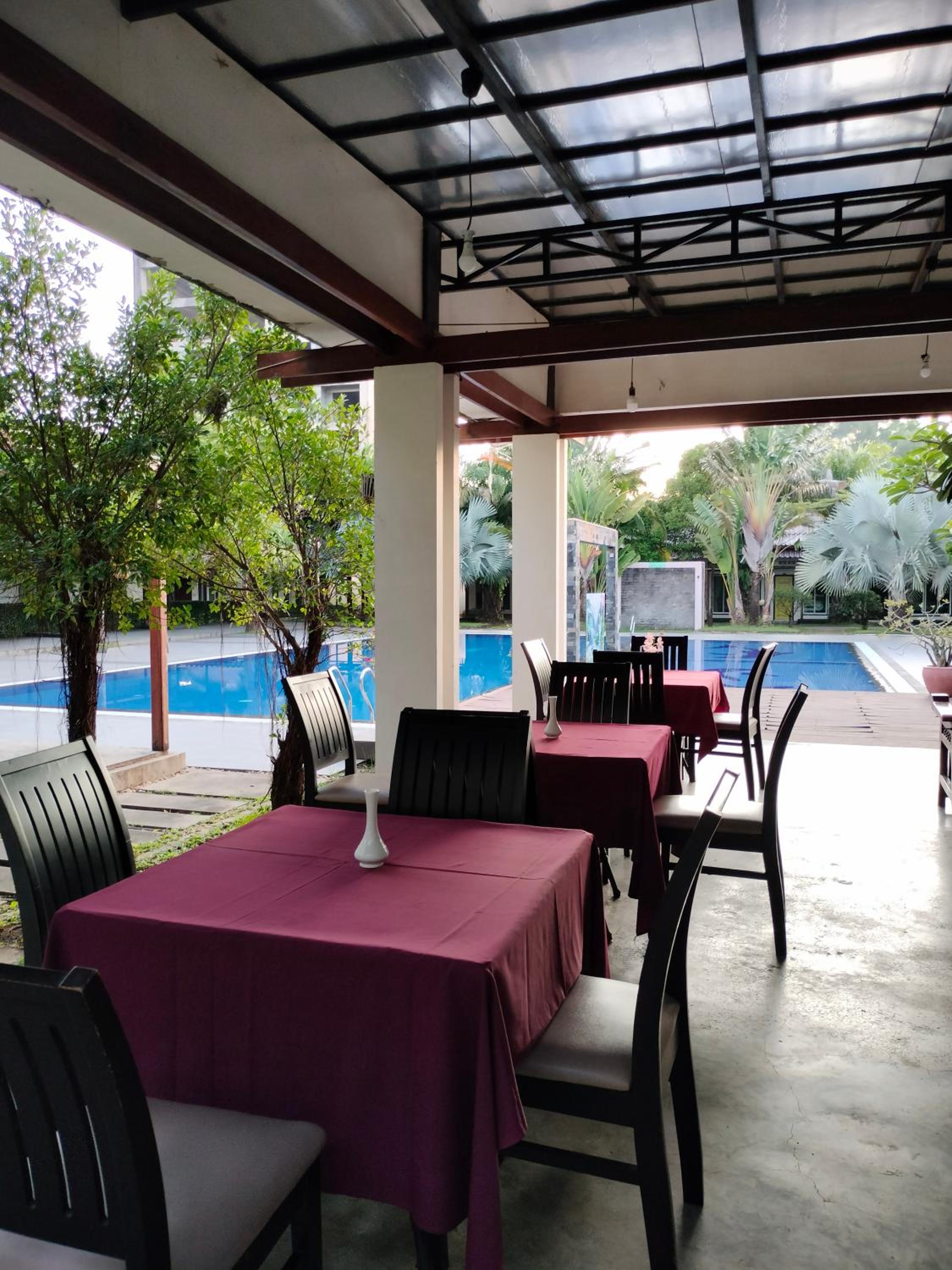 Twin Palms Resort