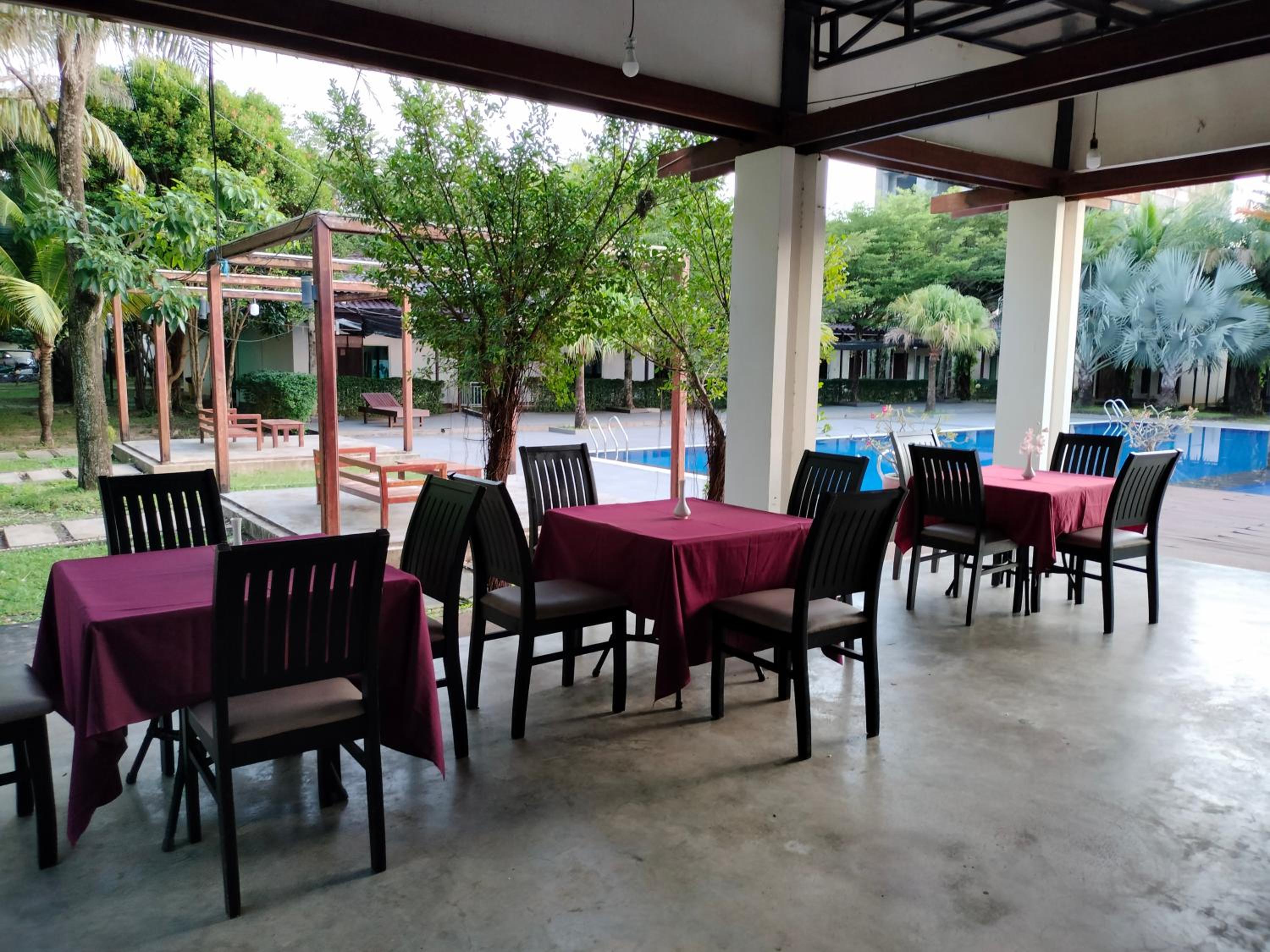 Twin Palms Resort