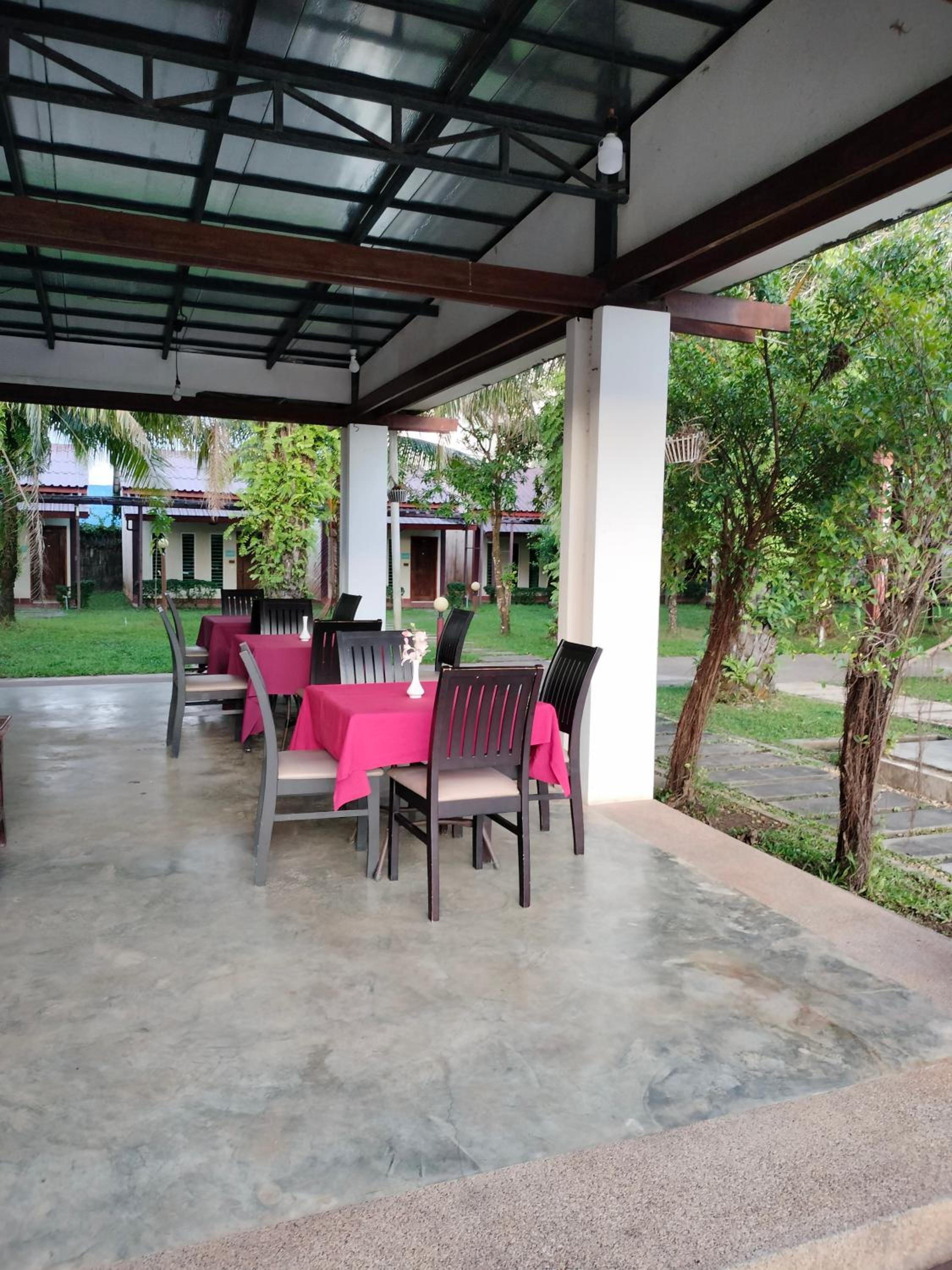 Twin Palms Resort