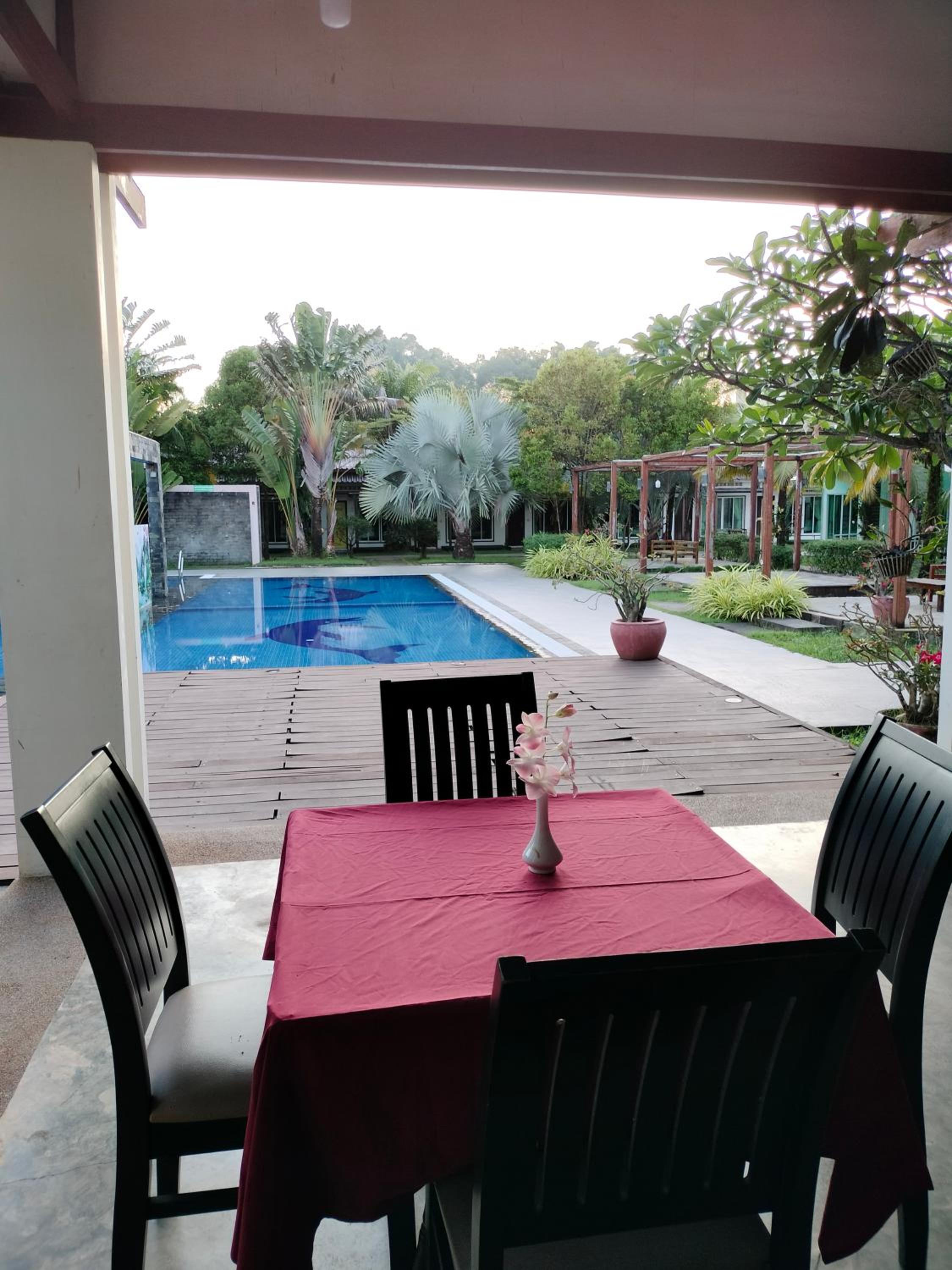 Twin Palms Resort