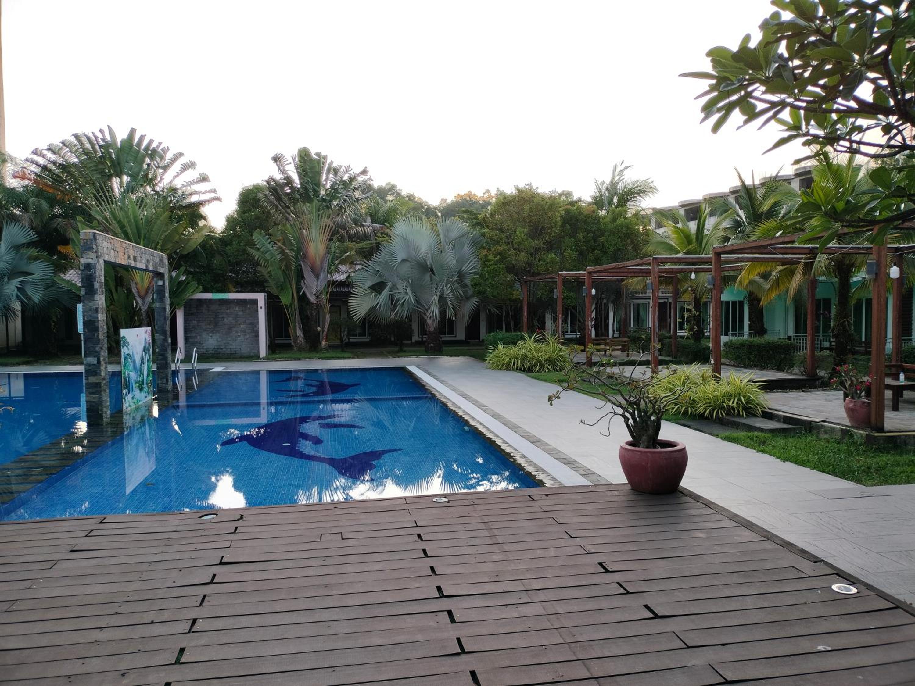 Twin Palms Resort