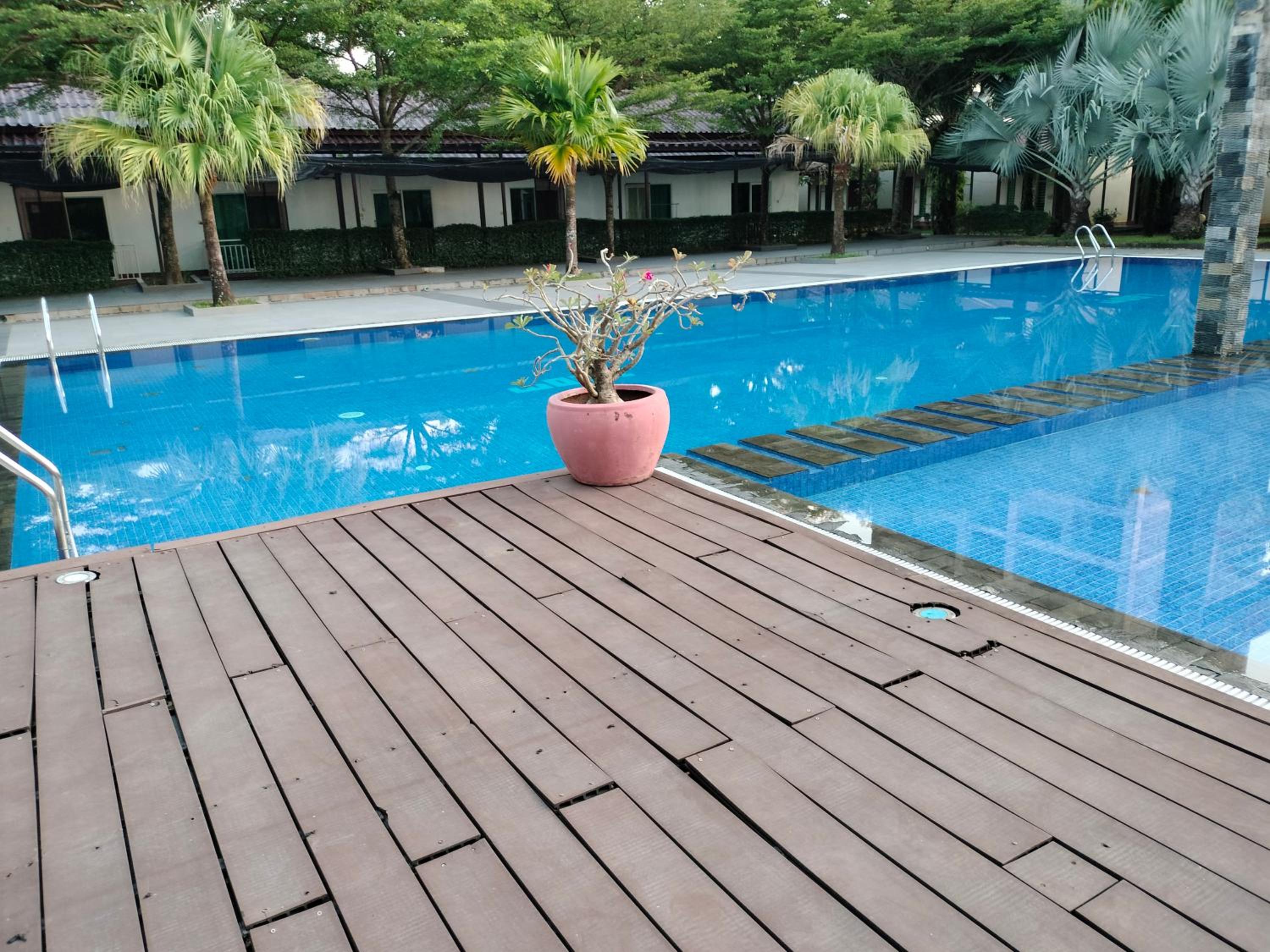 Twin Palms Resort