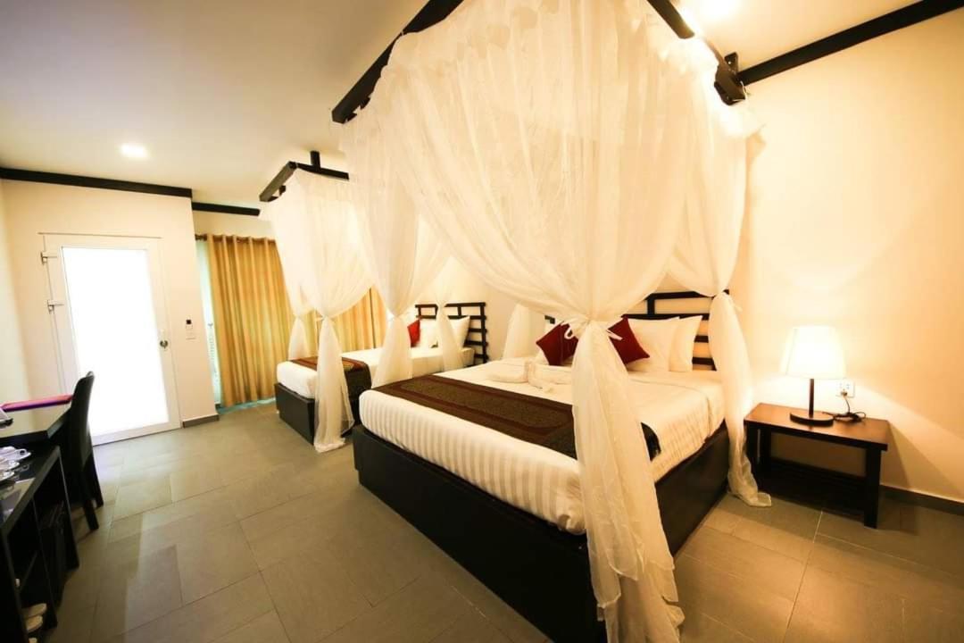 Twin Palms Resort