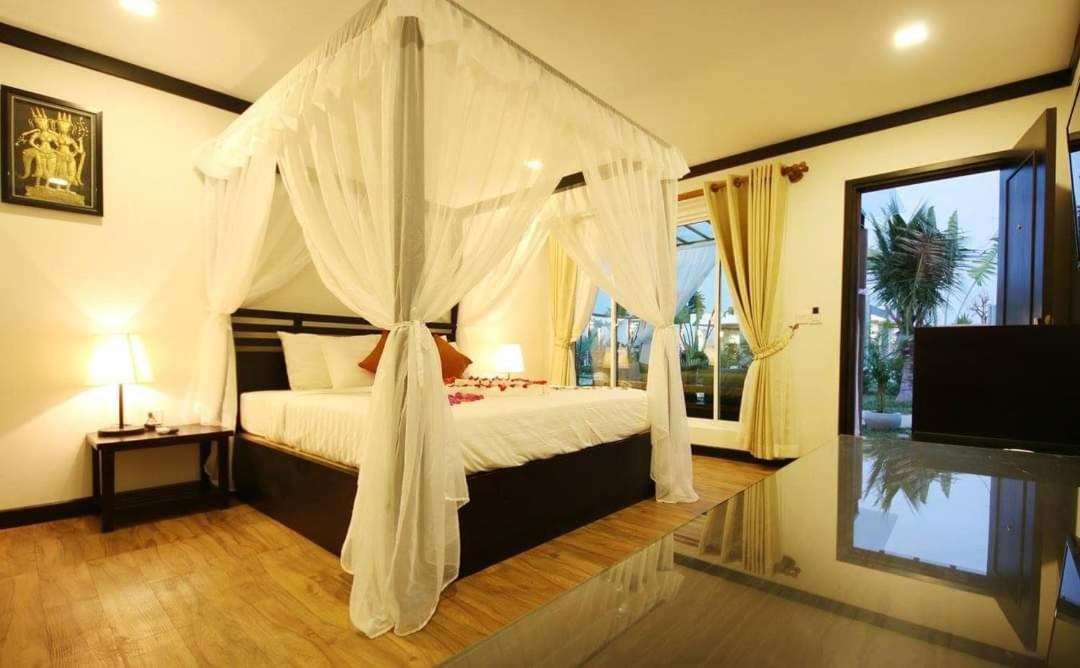Twin Palms Resort
