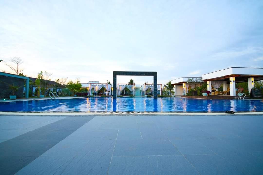 Twin Palms Resort