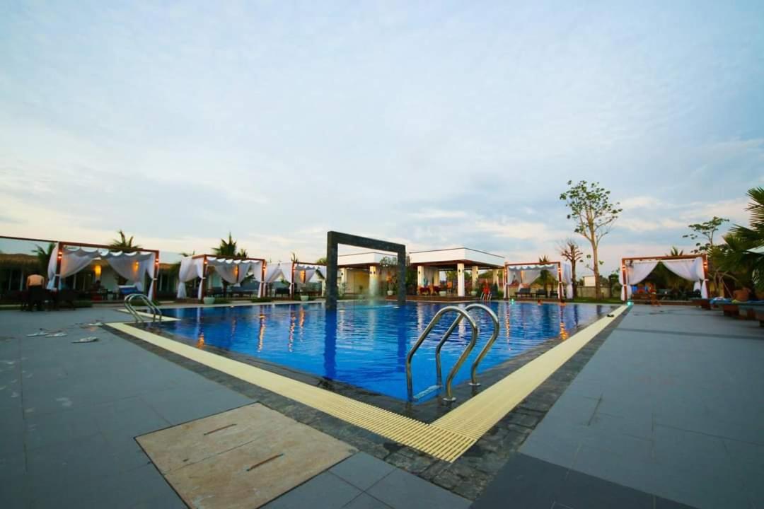 Twin Palms Resort