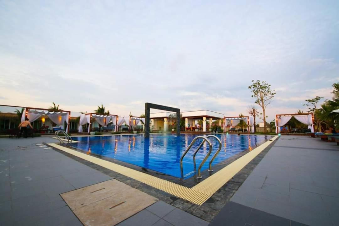 Twin Palms Resort