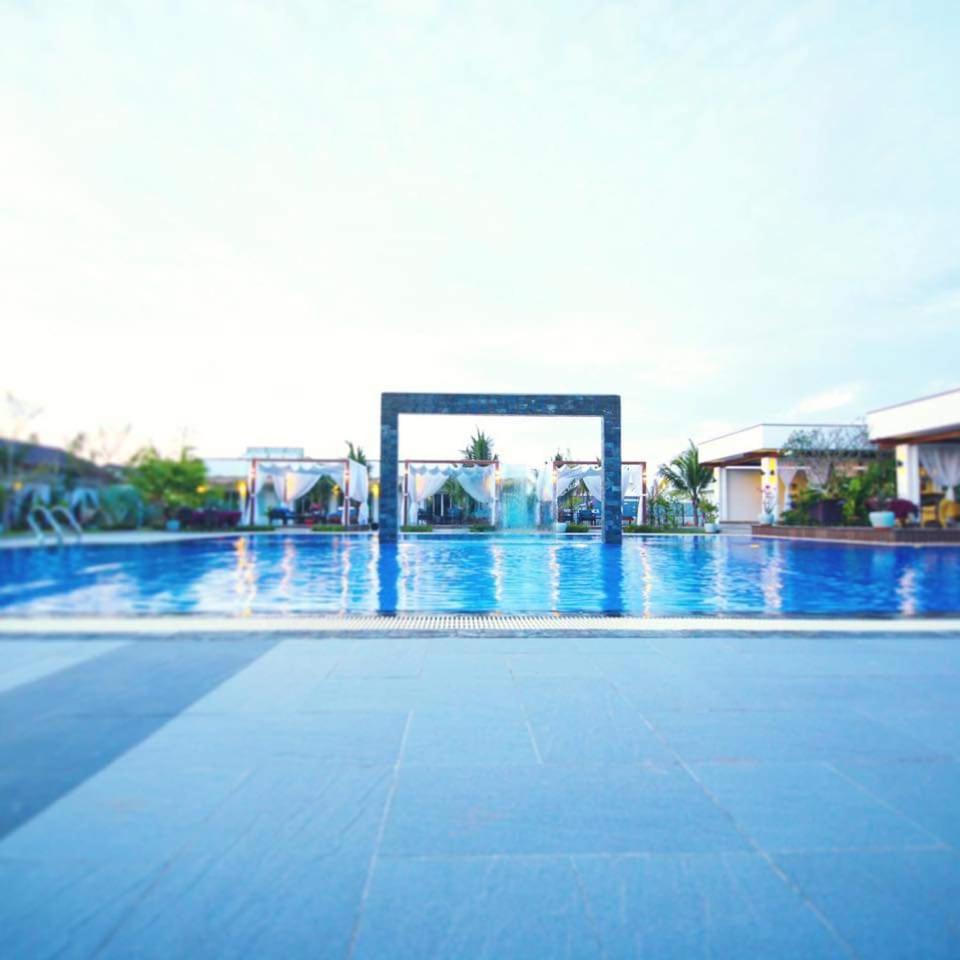 Twin Palms Resort