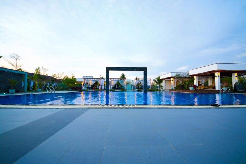 Twin Palms Resort