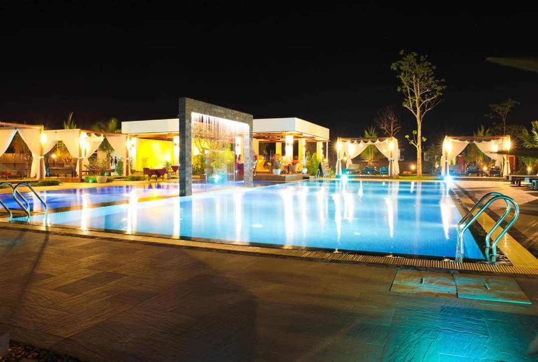 Twin Palms Resort