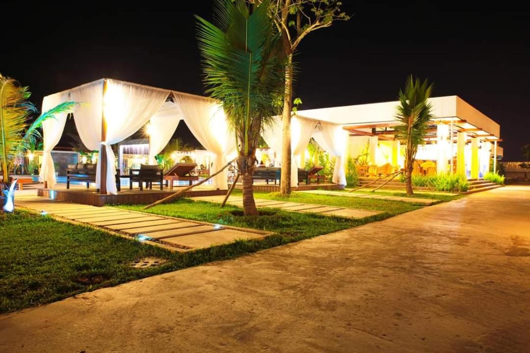 Twin Palms Resort