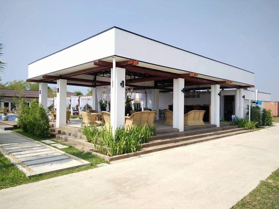 Twin Palms Resort