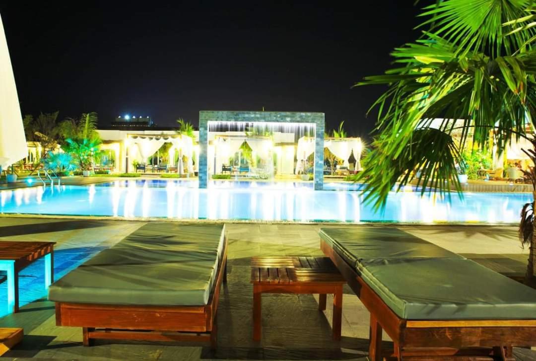 Twin Palms Resort