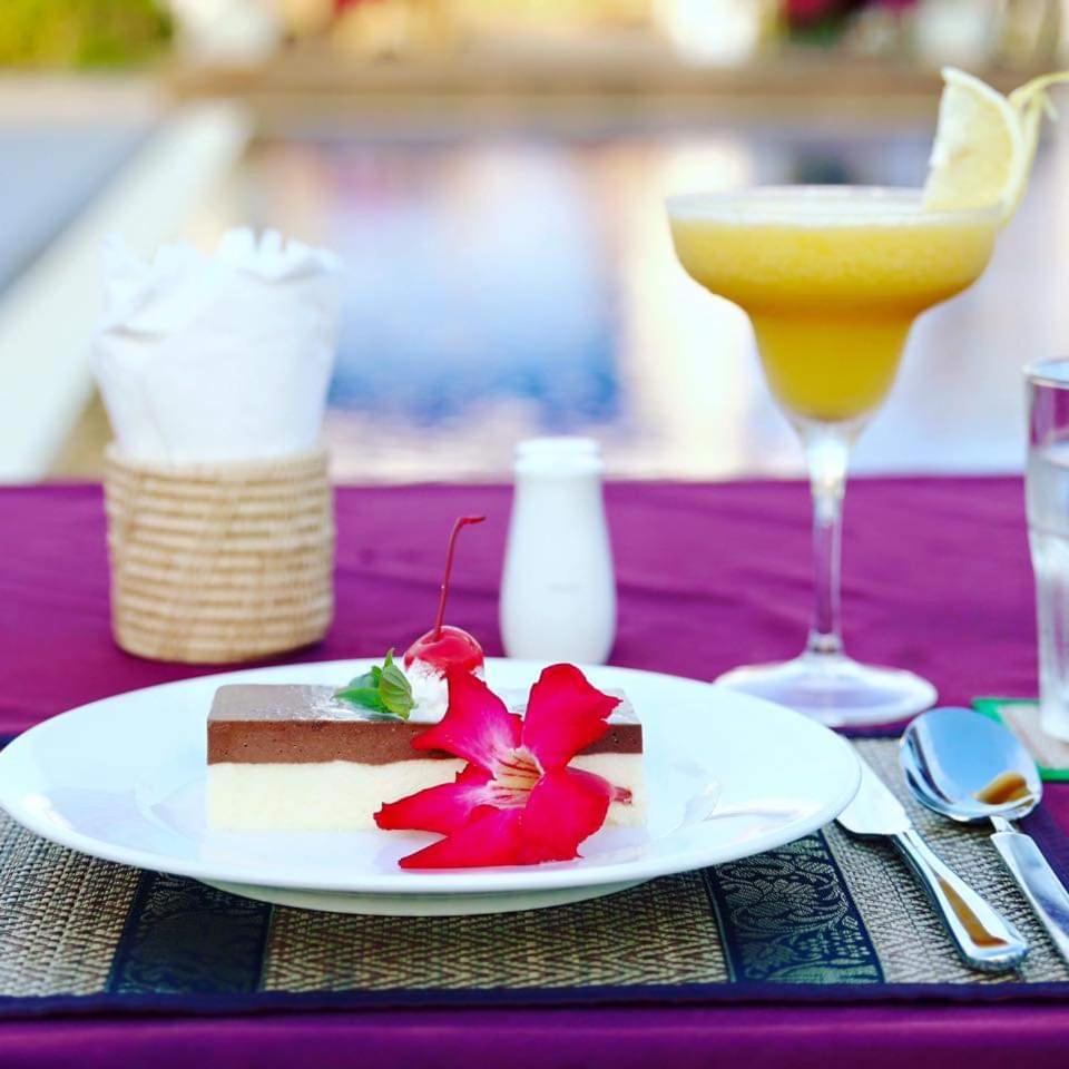 Twin Palms Resort