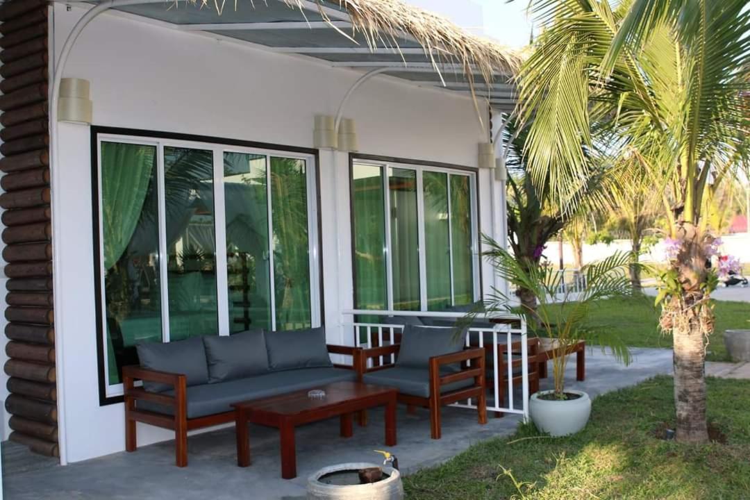Twin Palms Resort