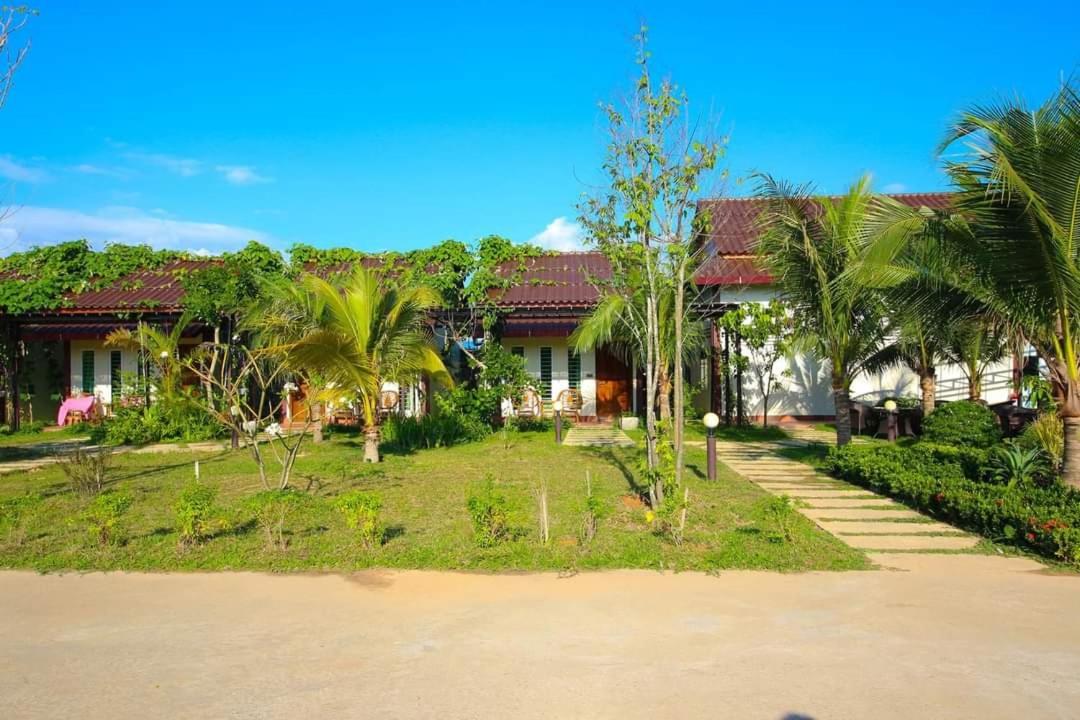 Twin Palms Resort