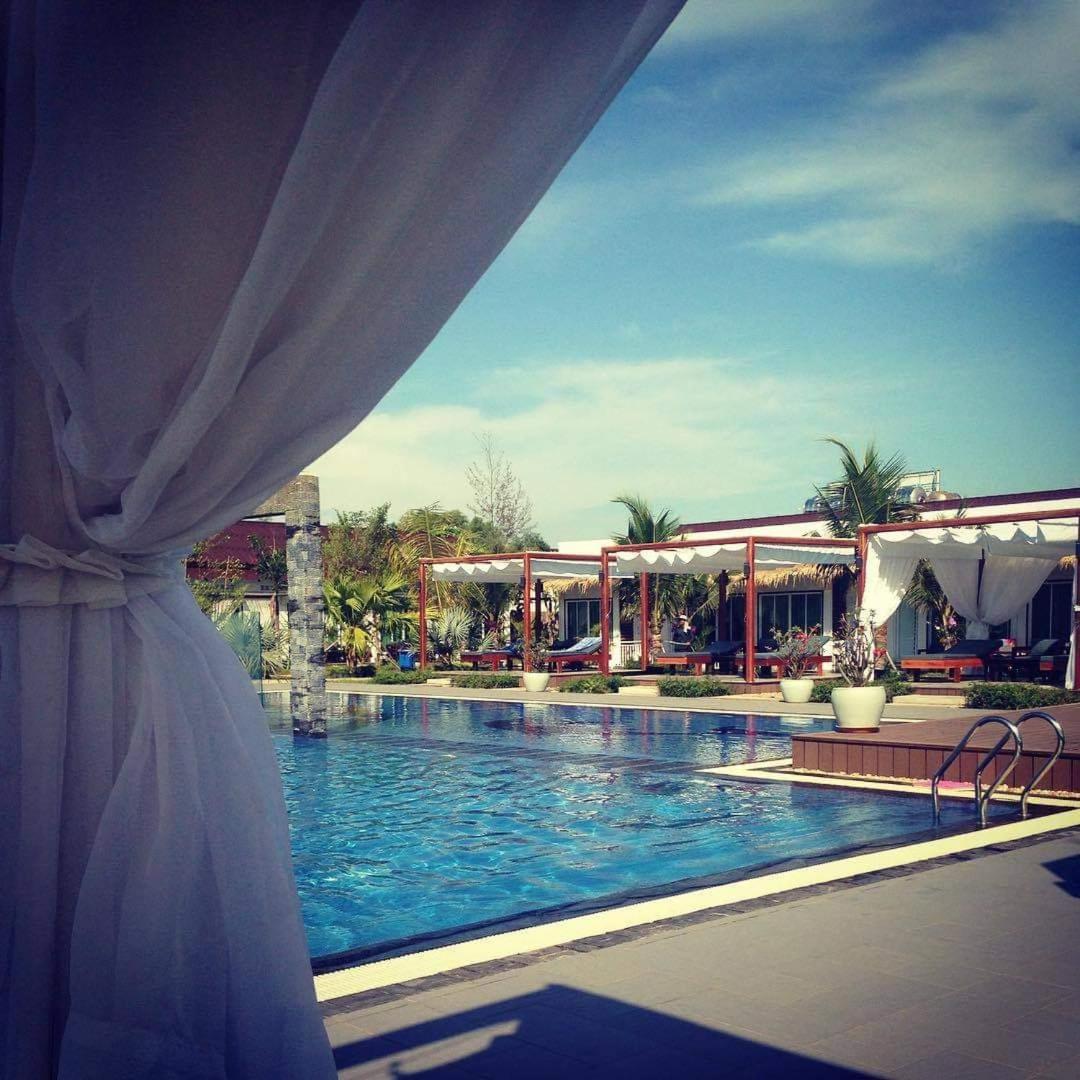 Twin Palms Resort