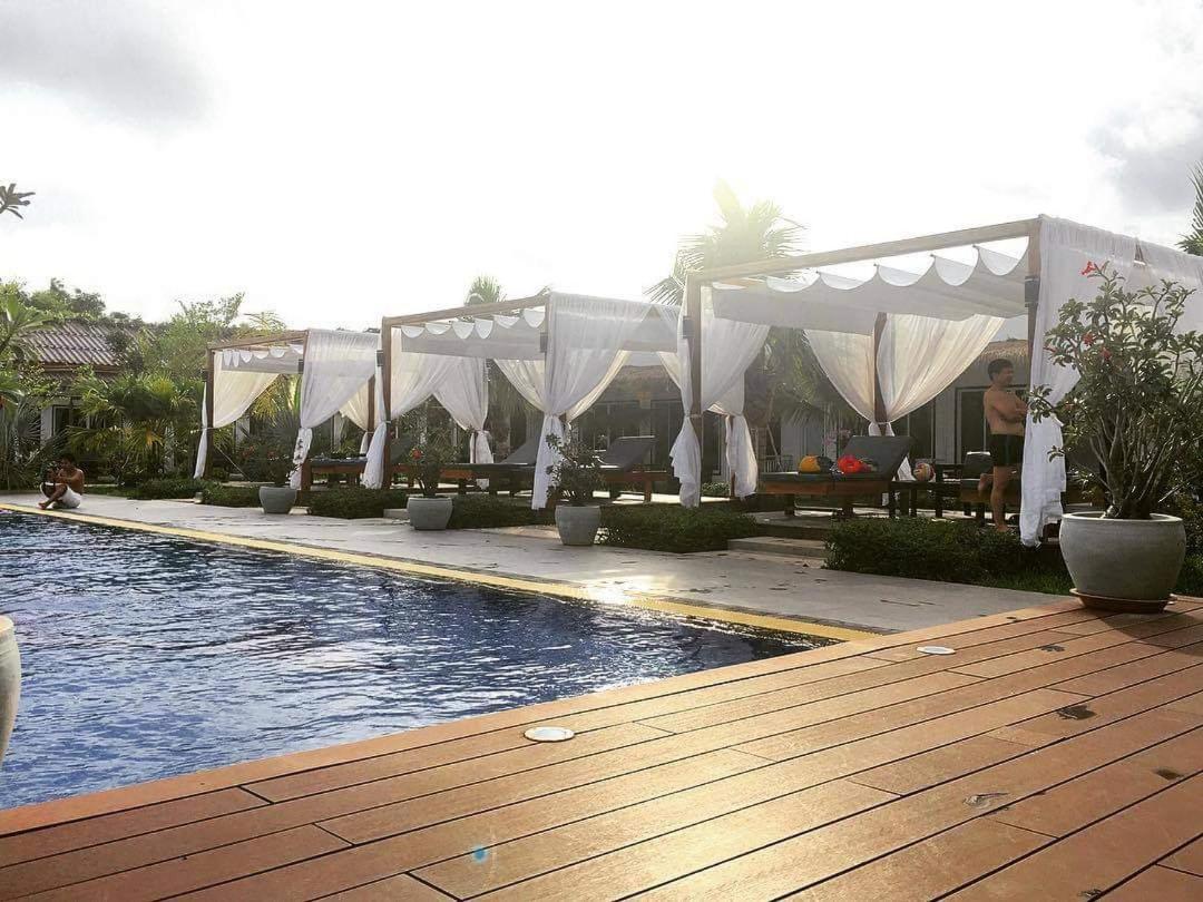Twin Palms Resort