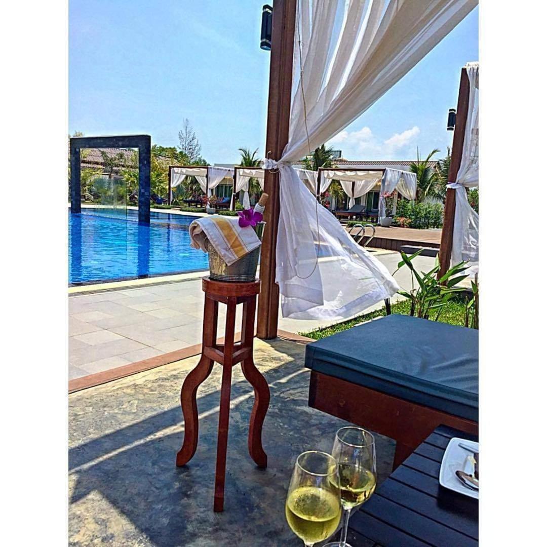 Twin Palms Resort
