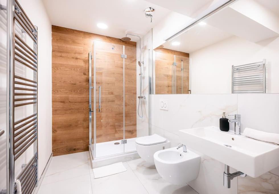 6BR Castle V!EWS A/C luxury Dolce Vita apartment