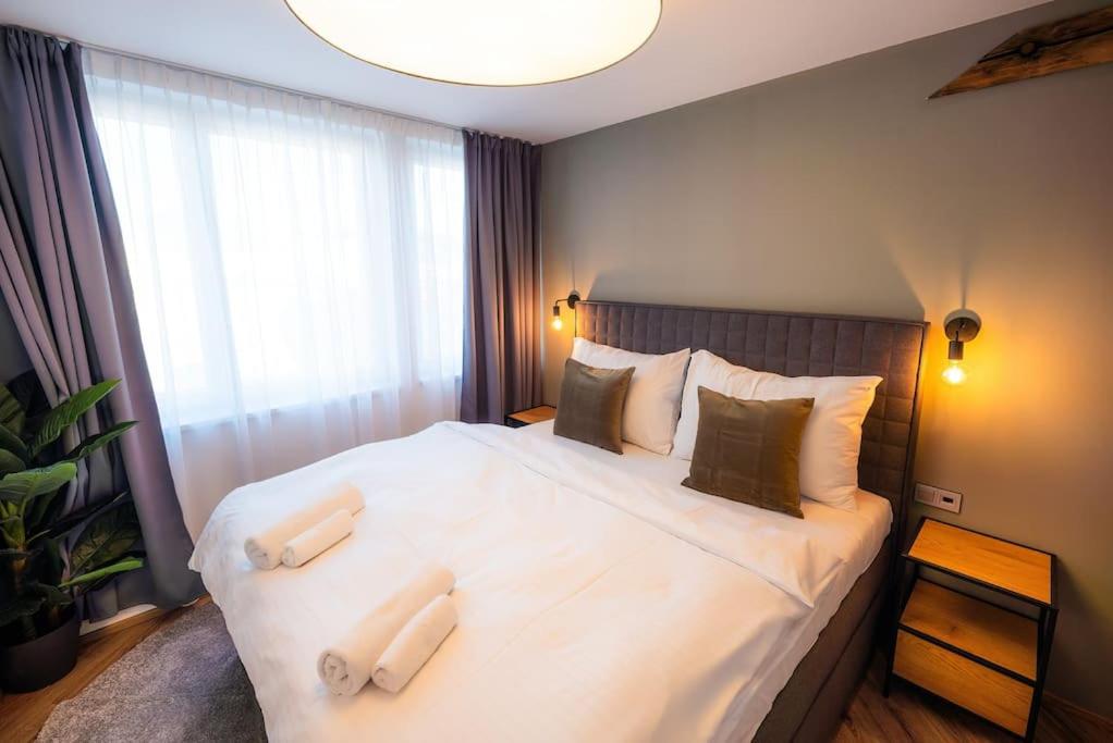 6BR Castle V!EWS A/C luxury Dolce Vita apartment