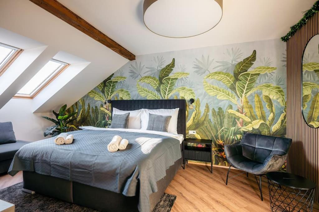 6BR Castle V!EWS A/C luxury Dolce Vita apartment
