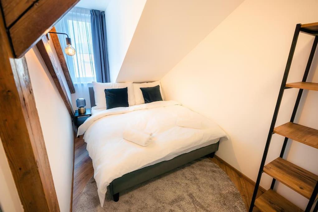 6BR Castle V!EWS A/C luxury Dolce Vita apartment