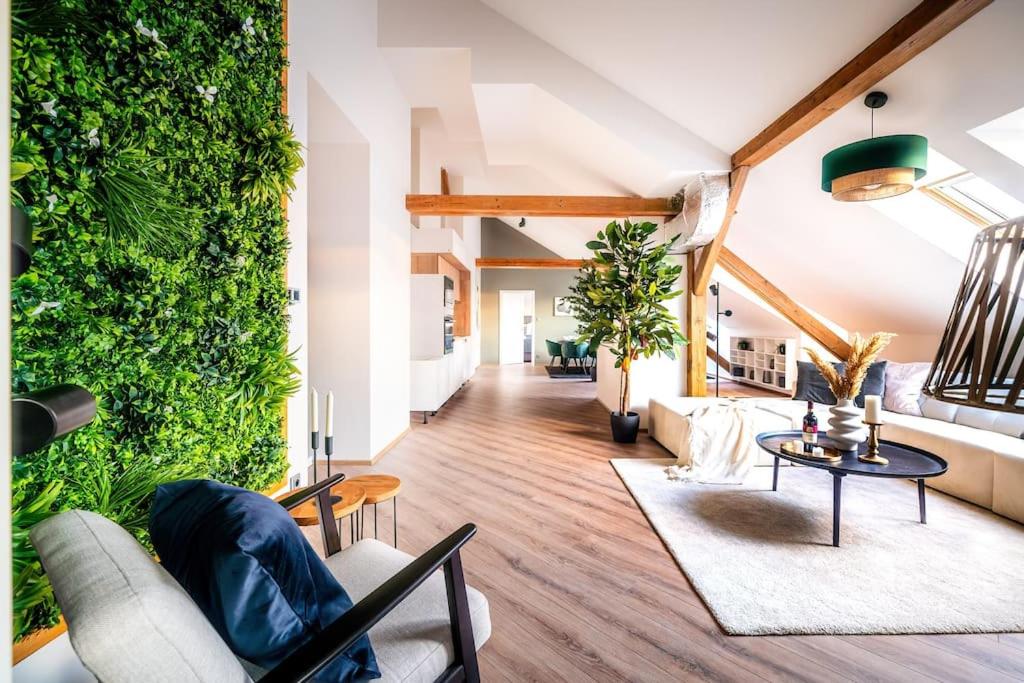 6BR Castle V!EWS A/C luxury Dolce Vita apartment