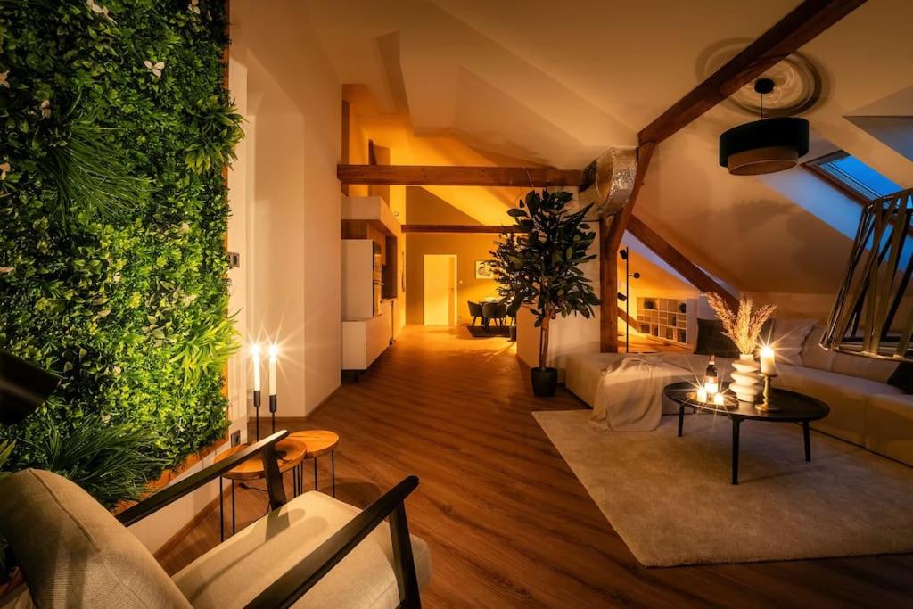 6BR Castle V!EWS A/C luxury Dolce Vita apartment