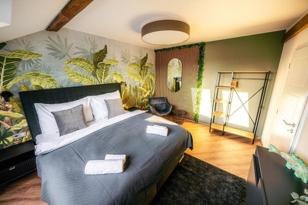 6BR Castle V!EWS A/C luxury Dolce Vita apartment