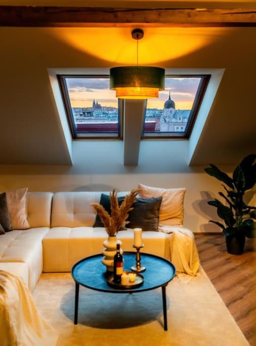 6BR Castle V!EWS A/C luxury Dolce Vita apartment