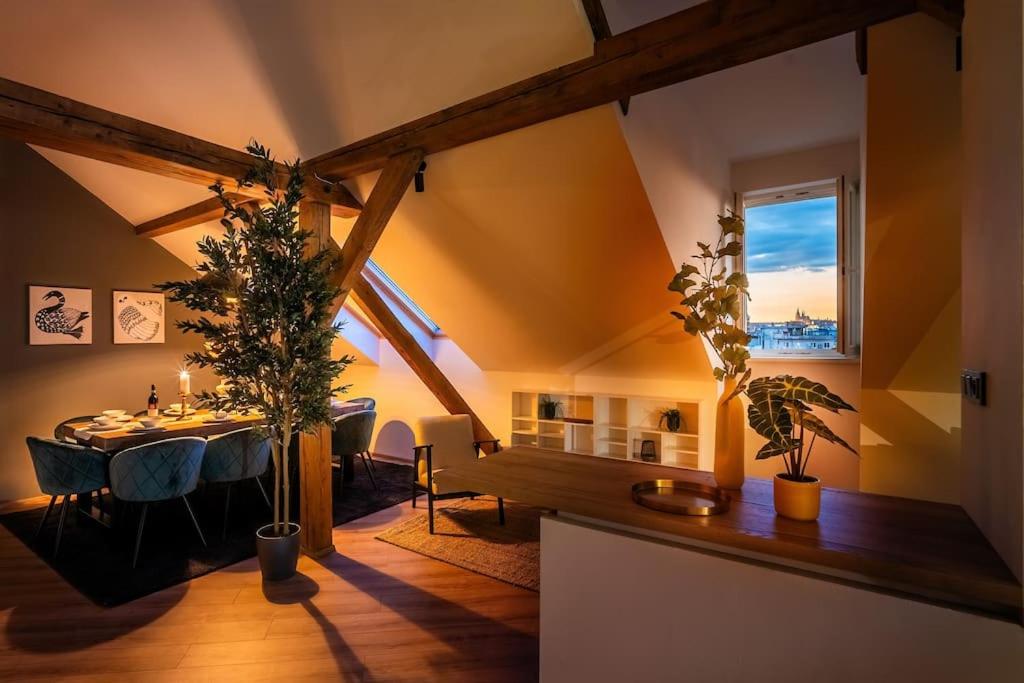 6BR Castle V!EWS A/C luxury Dolce Vita apartment