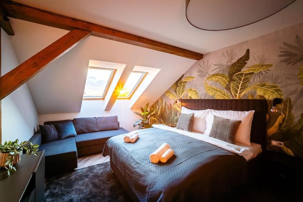 6BR Castle V!EWS A/C luxury Dolce Vita apartment