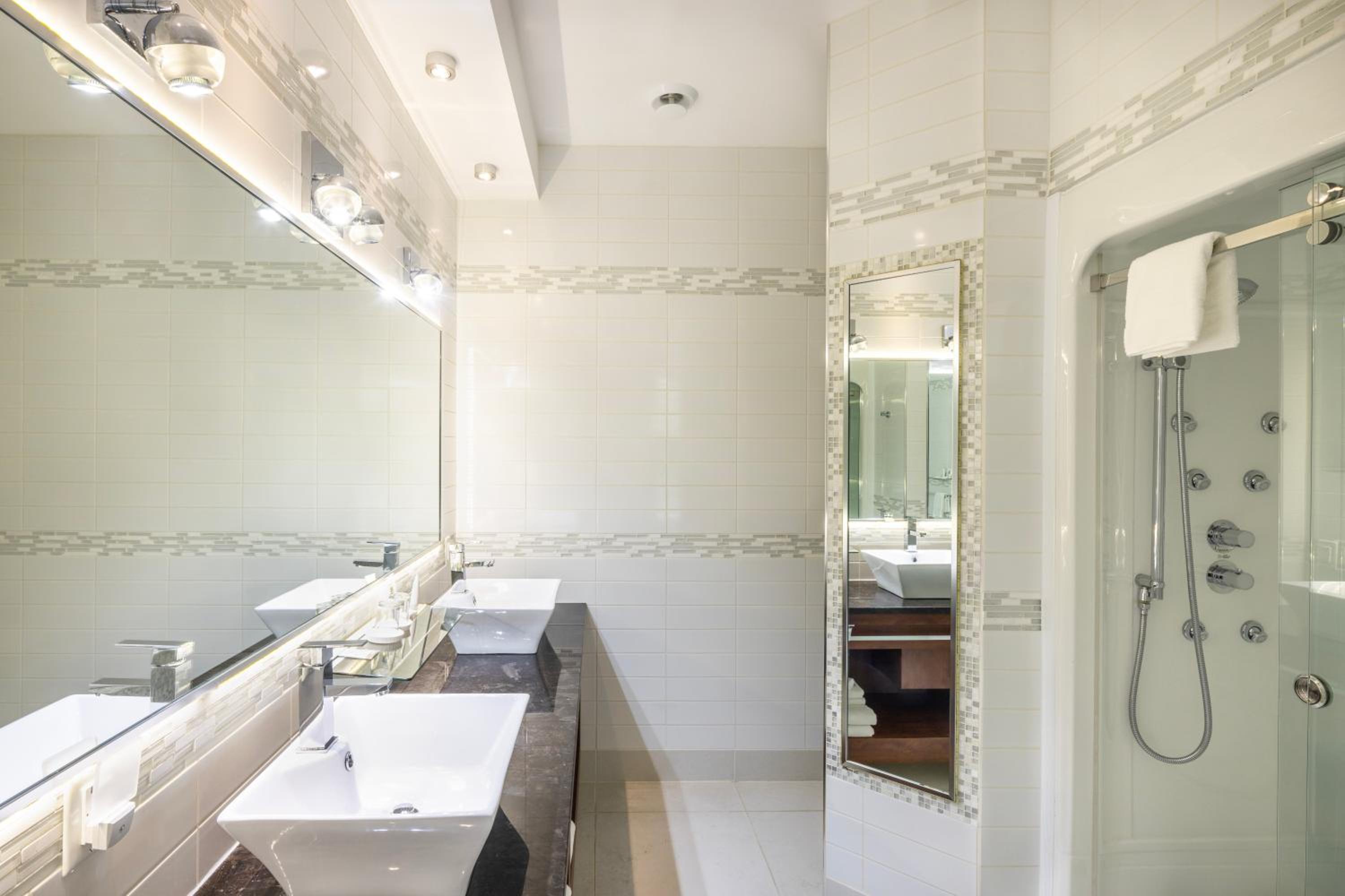 Trois-rivieres Vacations - Les Suites de Laviolette Ascend Hotel Collection - Property Image 79