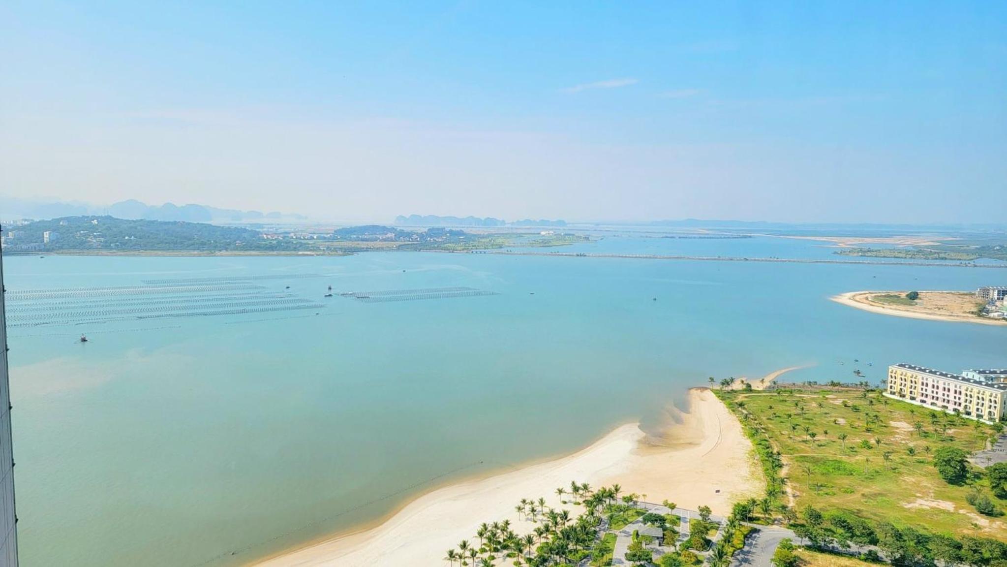 Luxury Waterfront A La Carte Residence