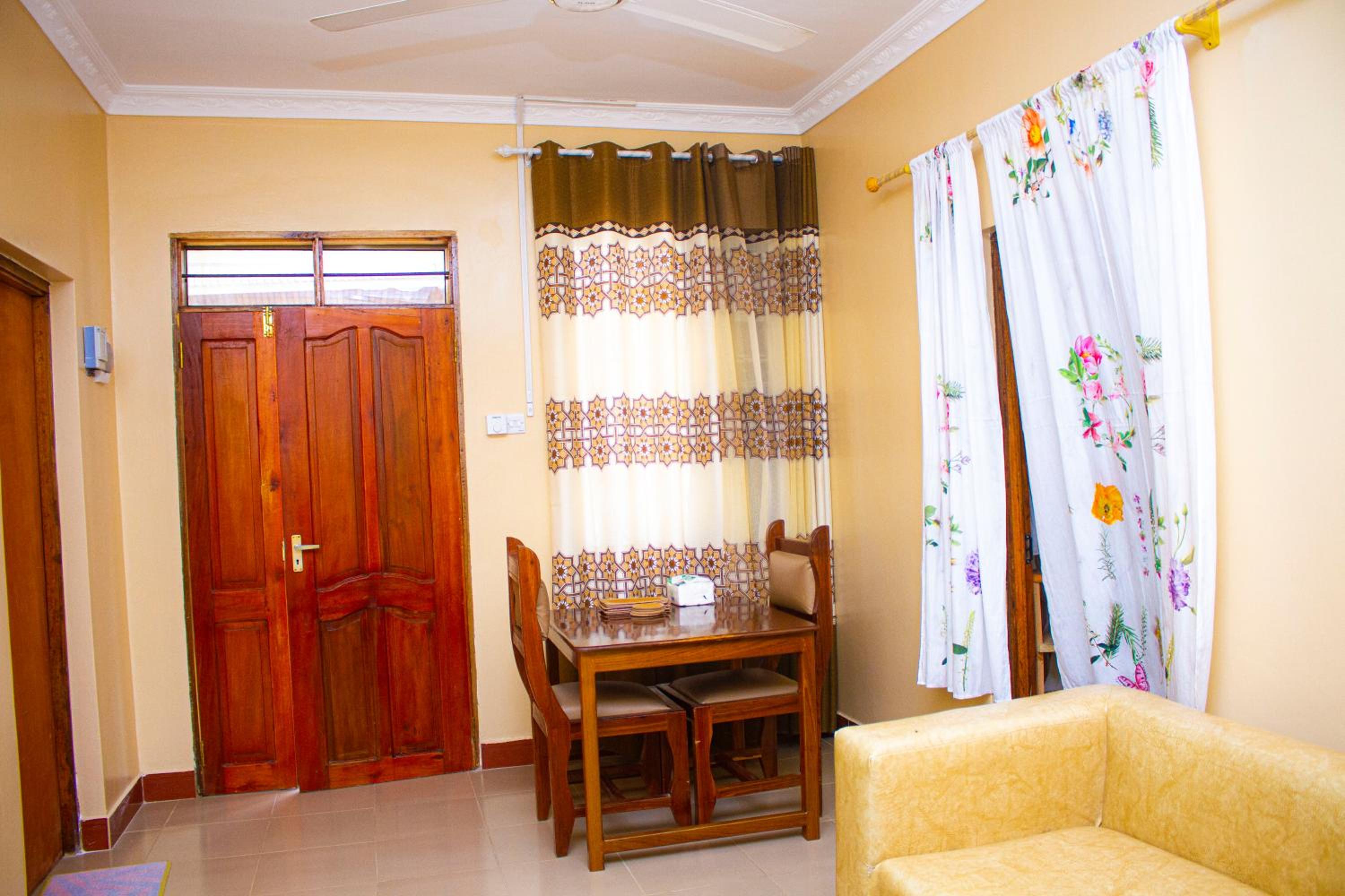 The Connected Living Lodge with AC ,Wi-Fi and Netflix
