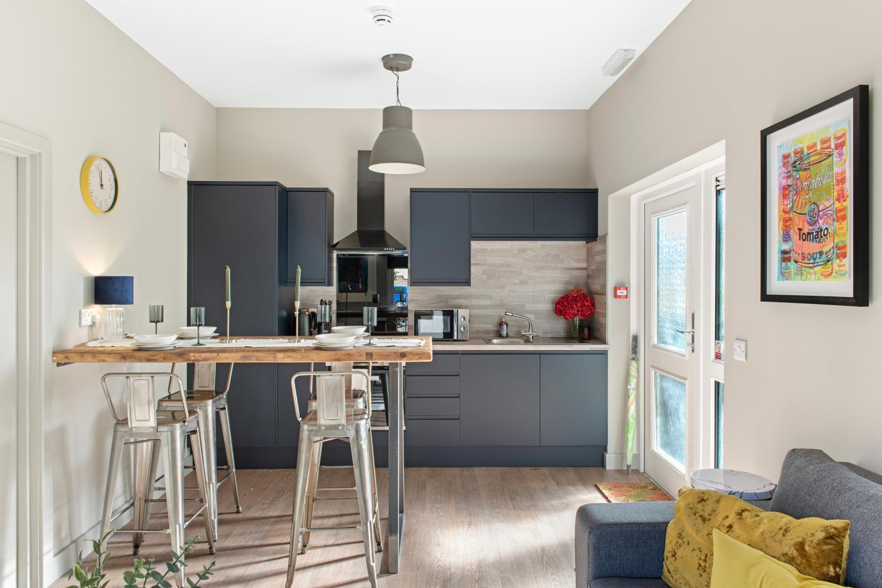 Brand New 1-Bed Flat With Free Parking view 2
