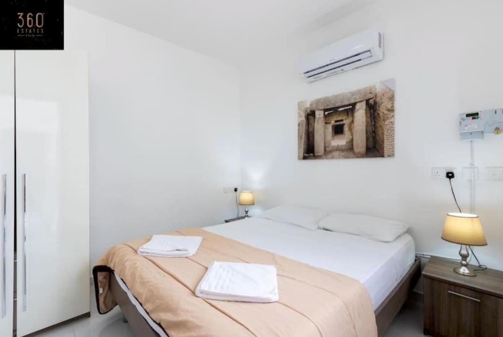 Central & Spacious Penthouse w/ 1BR + City View by 360 Estates view 3
