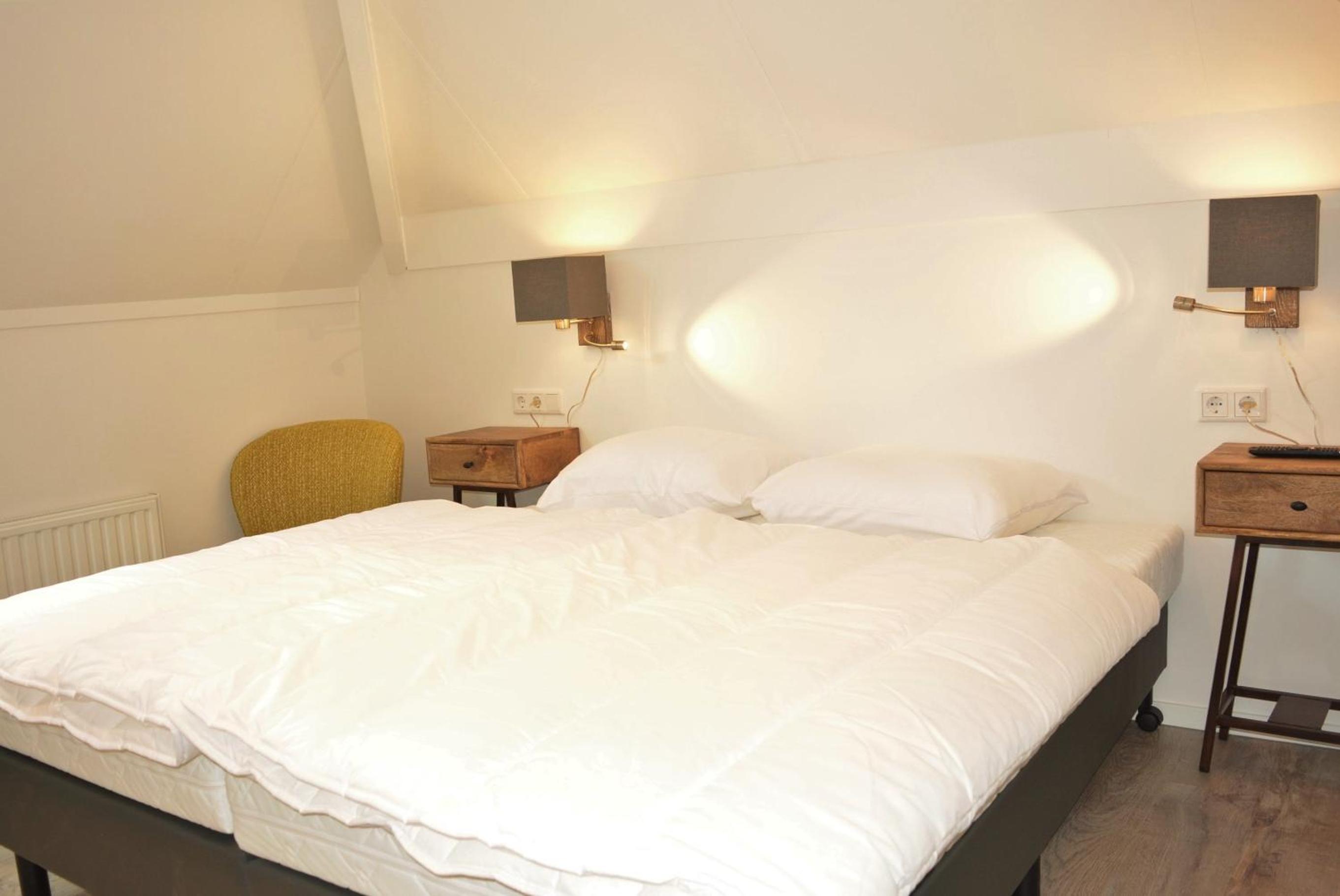 DN120 - Modern apartment with spacious roofterrace view 2