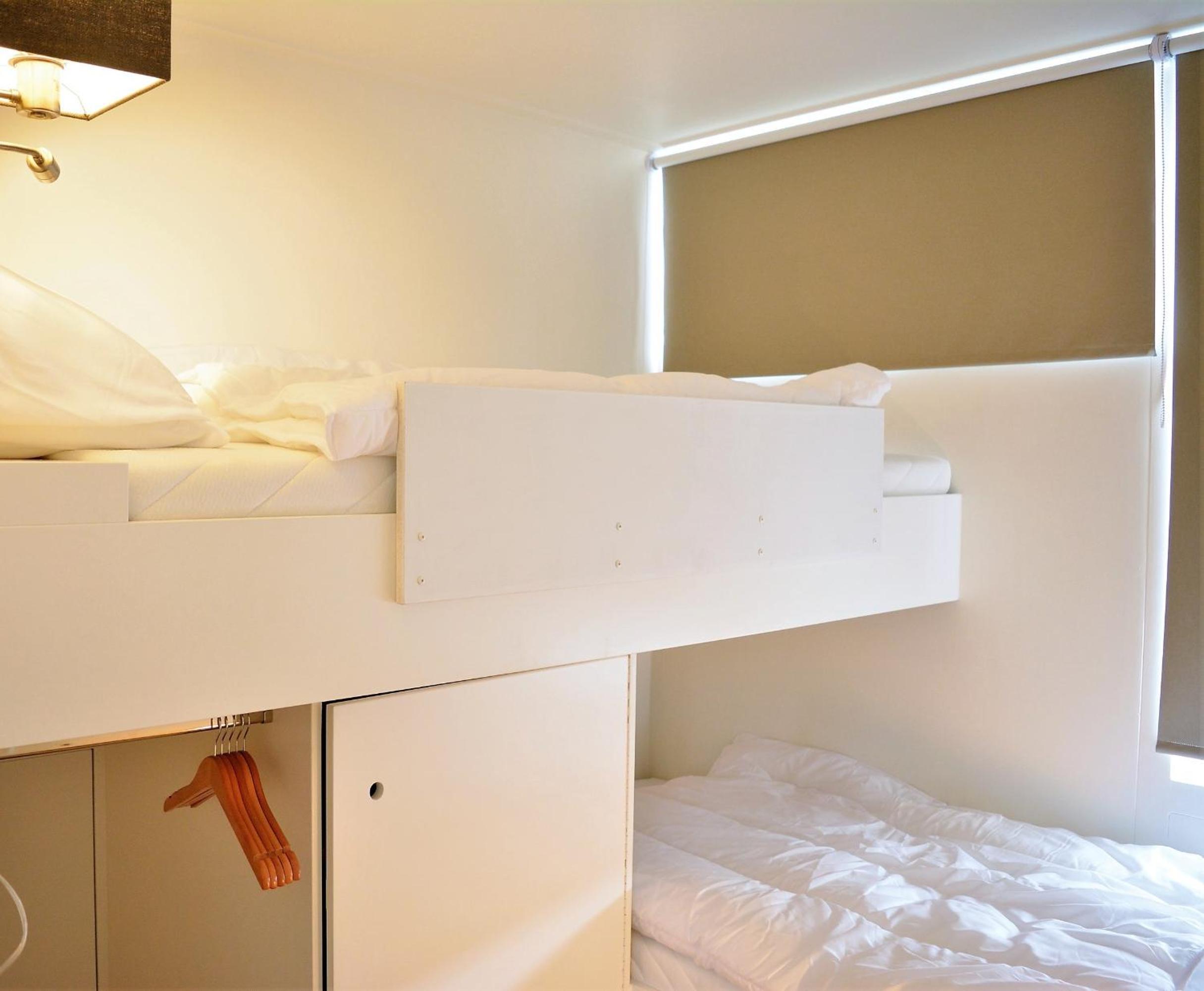 DN120 - Modern apartment with spacious roofterrace view 4