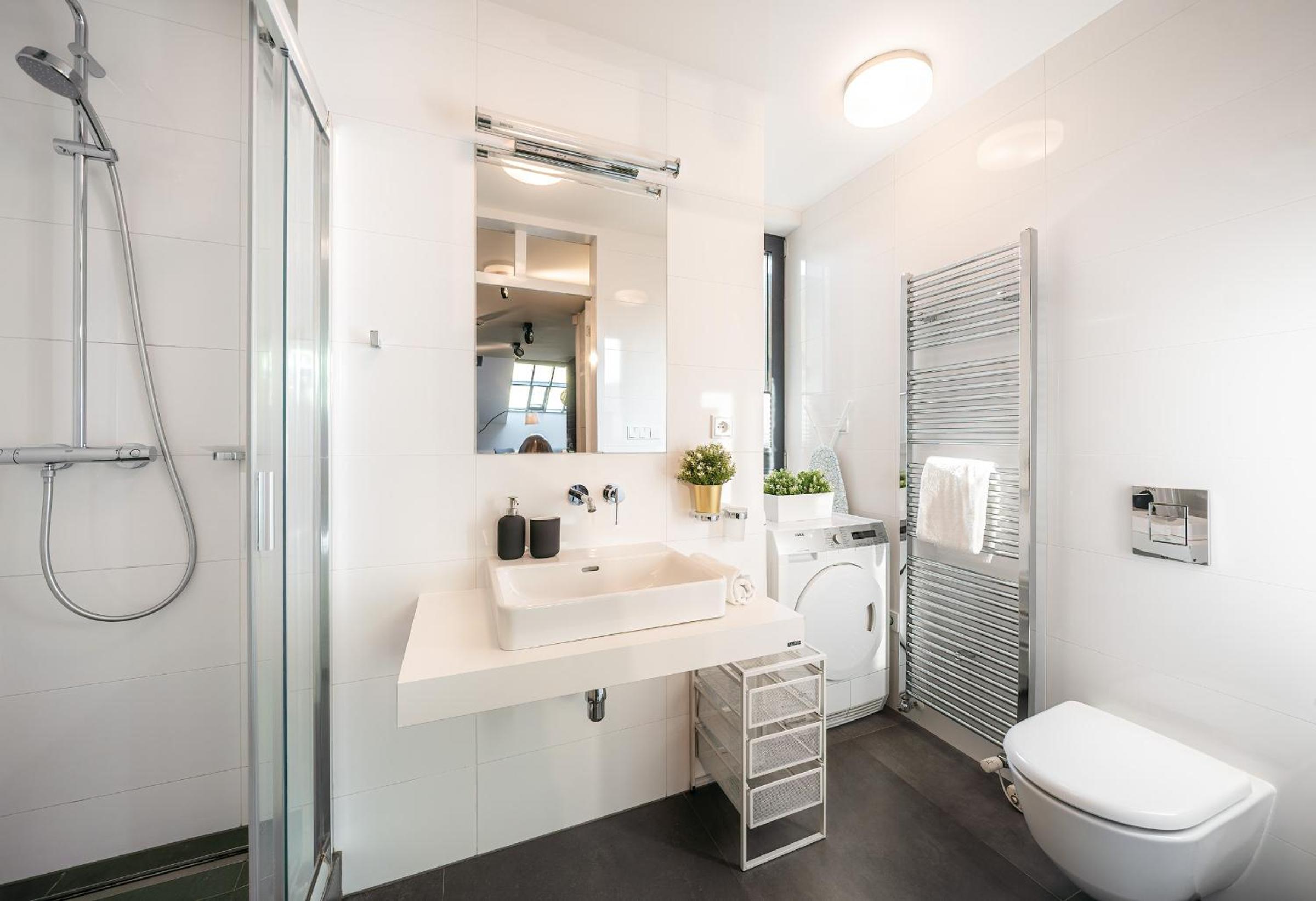 5BR+2Bath Old Town Industrial Penthouse, A/C