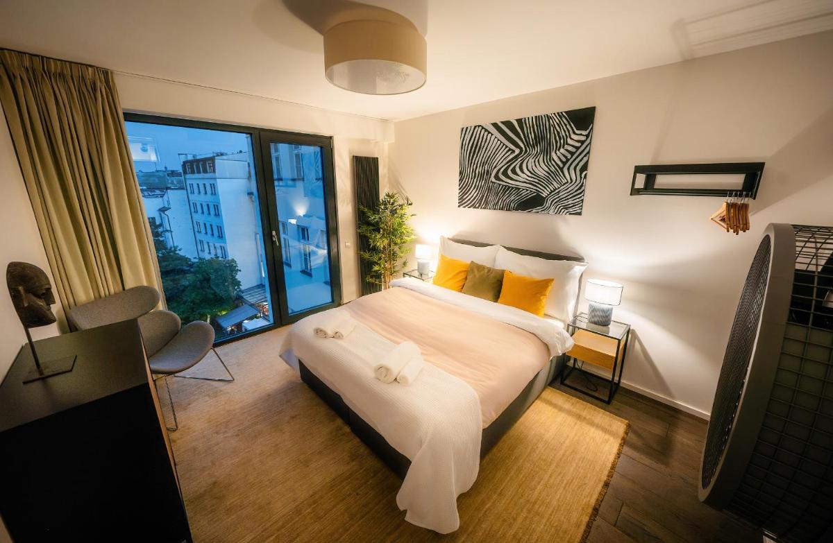 5BR+2Bath Old Town Industrial Penthouse, A/C