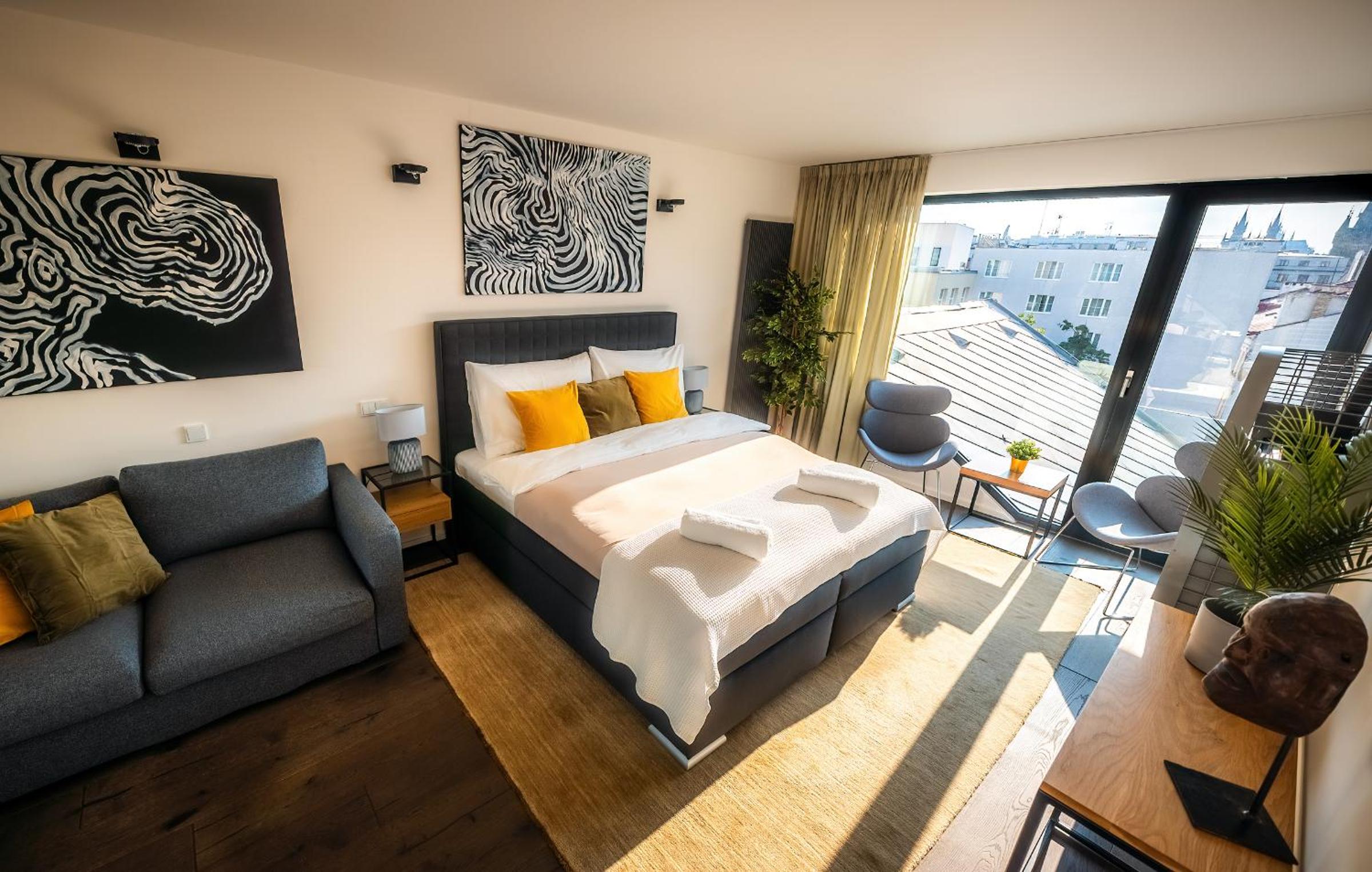 5BR+2Bath Old Town Industrial Penthouse, A/C