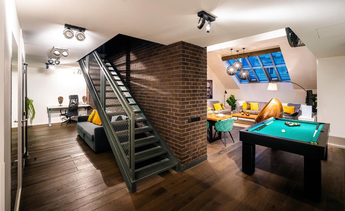 5BR+2Bath Old Town Industrial Penthouse, A/C