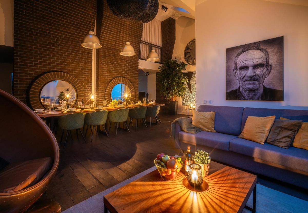 5BR+2Bath Old Town Industrial Penthouse, A/C